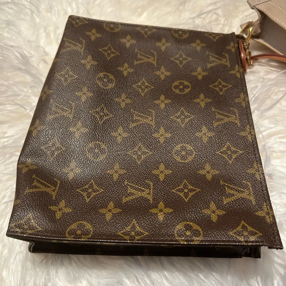Louis Vuitton Brown Monogram Toiletry Pouch with Insert and Vachetta Strap - Picture 3 of 16